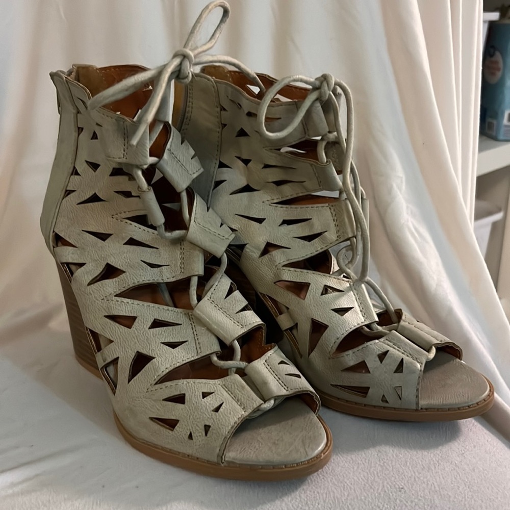 Women’s lace up open toe heels